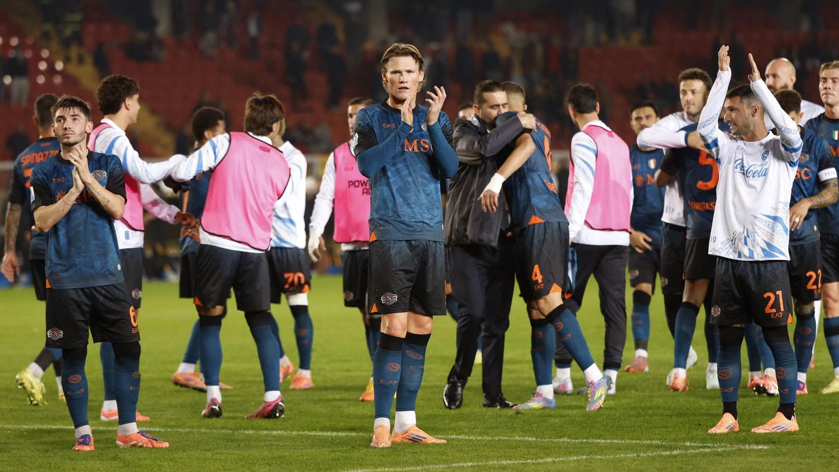 Fotbalisté Neapole vyhráli v Lecce a upevnili si vedení v Serii A